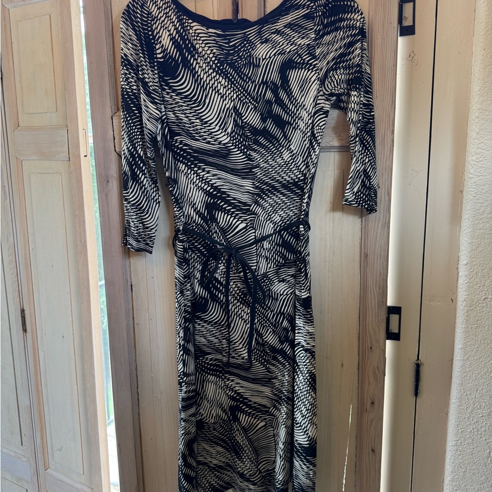David Meister Black and White Wave-Print Long Sleeve Tie-Waist Dress